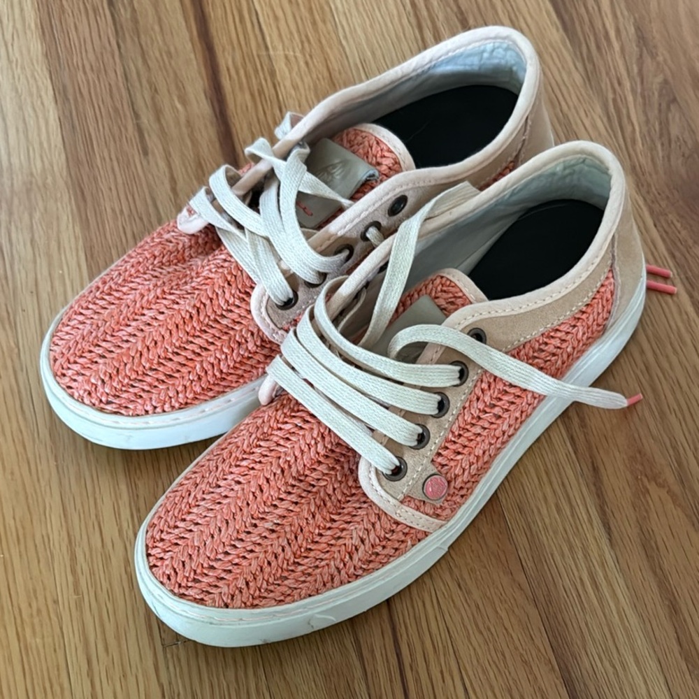 Stylish Women's Sneakers in Coral and Cream